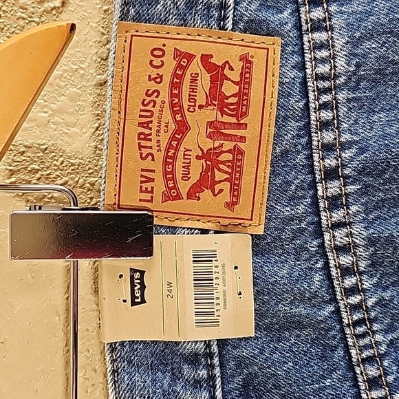 Levi's Plus Size Denim Shorts - Picture 2 of 3